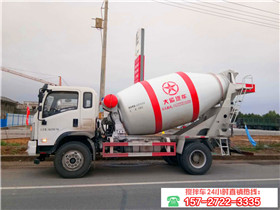 新疆余弟兄前后提二臺大運7方攪拌車