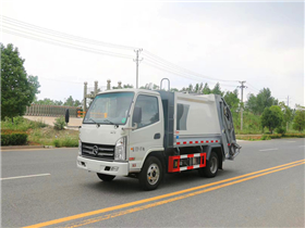 凱馬4方壓縮垃圾車(chē)