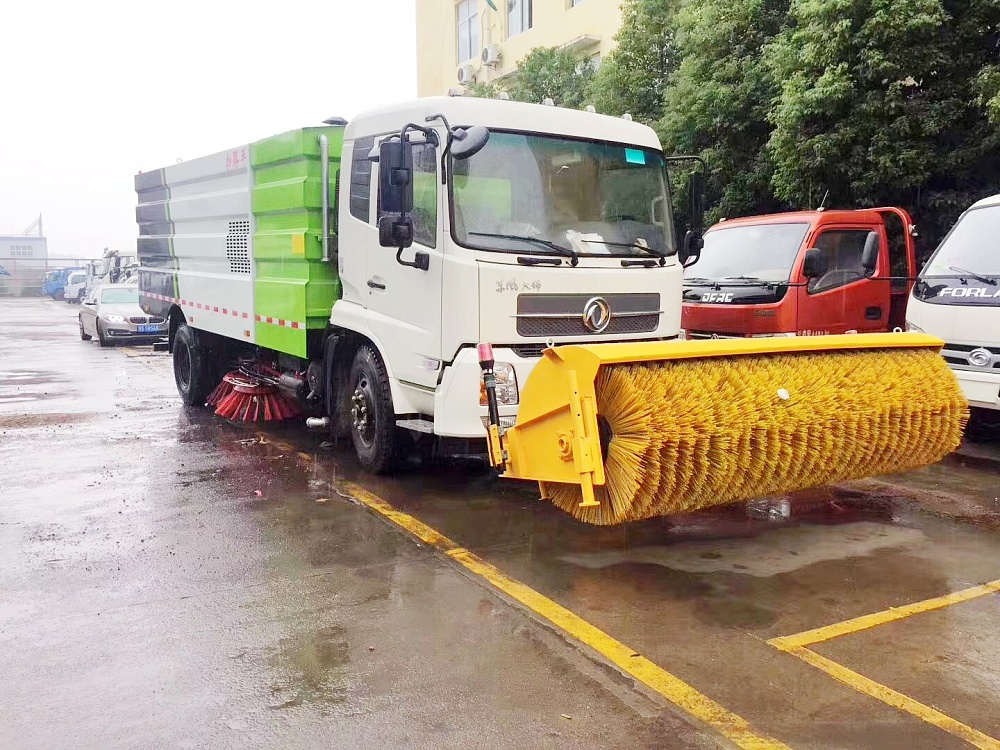 東風(fēng)天錦道路除雪掃地車(chē)